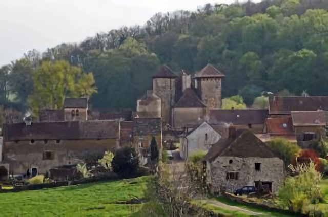 Besanceuil le village et le chateau