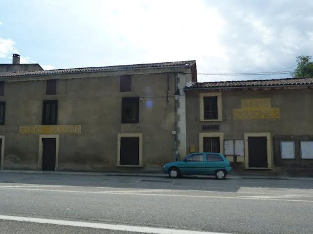 Foyer paysan, Mairie et Bains douches.