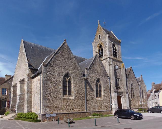 Assé-le-Boisne (Pays de la Loire, France). L'église Notre-Dame.