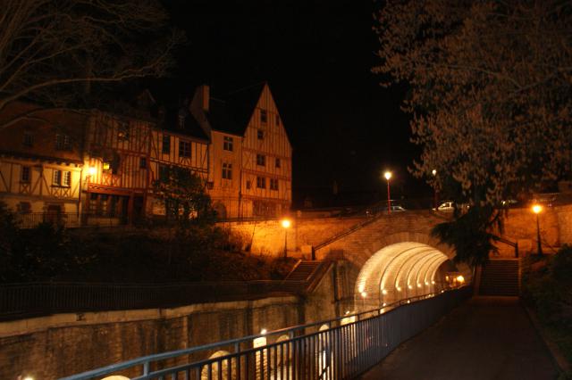 Vue des bords du tunnel du Mans, au coeur de la vieille ville.