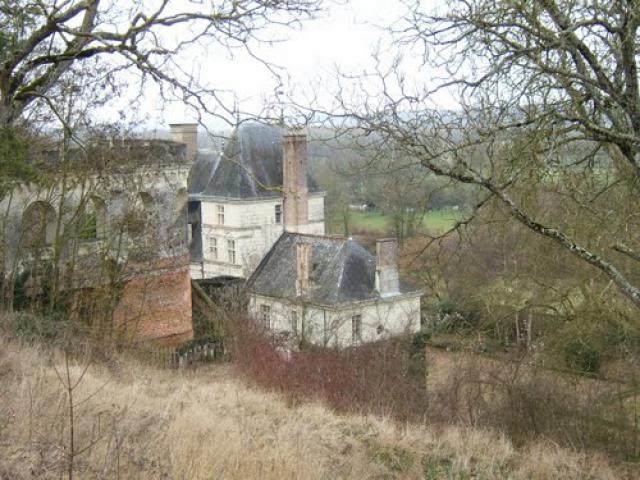 Château de Poncé sur loir vu de l'église