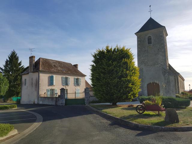 Saint-Calez-en-Saosnois, église et presbytère
