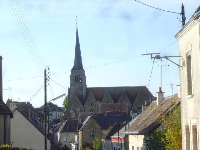 Nogent-le-Bernard et l'église Saint-Jouin.