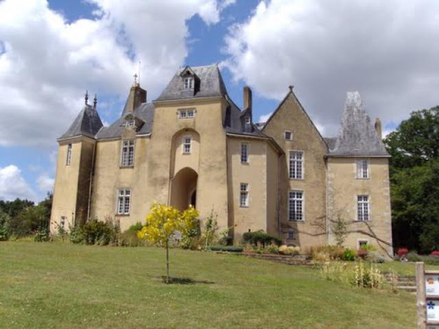 pesheray,le château(XVIeme-XIXeme)les premières pierres de ce domaine seigneurial ont été posées en 841