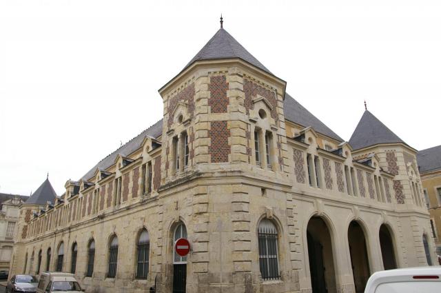 Halle aux grains de Saint-Calais.