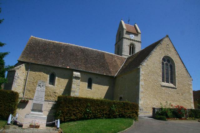 Église Saint-Hermès de Rouessé-Fontaine, Sarthe, Pays de la Loire, France La nef romane (du XIIe siècle) est appareillée en arête-de-poisson