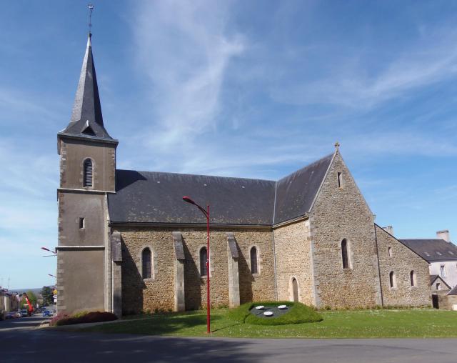 Moulins-le-Carbonel (Pays de la Loire, France). L'église Saint-Symphorien.