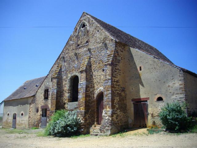 Le manoir de La Perrière, construit avant le XIIIe siècle, par un seigneur rural, au milieu d’une exploitation agricole. L’activité…