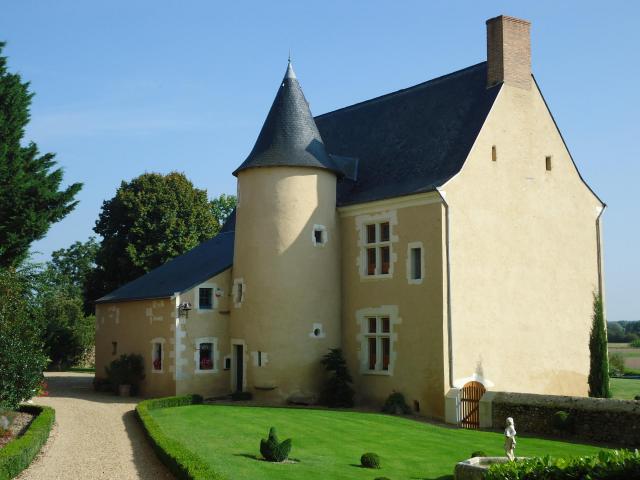 Manoir jouxtant l'église Notre-Dame-de-l'assomption - Pringé - Luché-Pringé - Sarthe (72)
