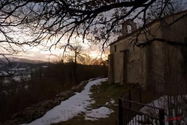 Village d'Alzen vu depuis le sentier qui mène à la chapelle.