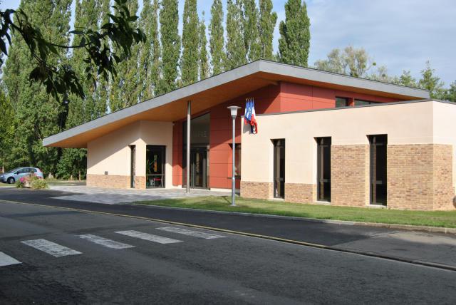 Mairie de Tennie (France, Pays de la Loire)