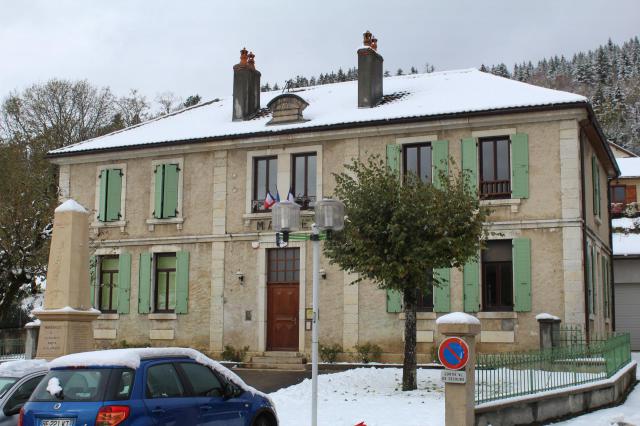Mairie de Montanges.