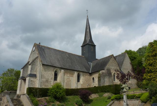 Vue sud-ouest de l'église Notre-Dame de Beaumont-Pied-de-Boeuf (Sarthe).