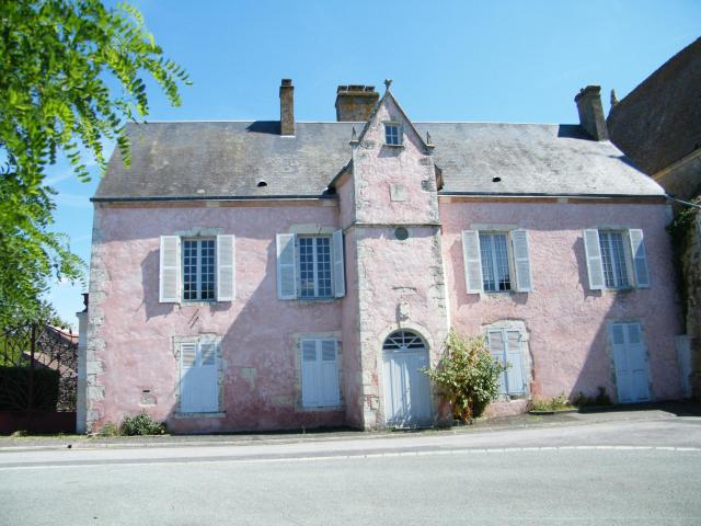 Gréez-sur-Roc, Sarthe, Fr, ancien presbytère, près de l'église