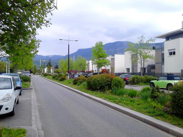 L'Allée Promenade des Bords du Lac accédant à l'esplanade du lac du Bourget à Aix-les-Bains.