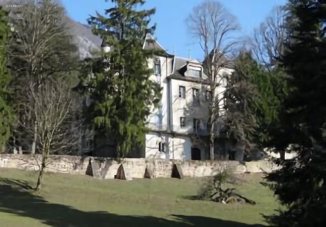 Serrière en Chautagne : Châteaau de Fortis .