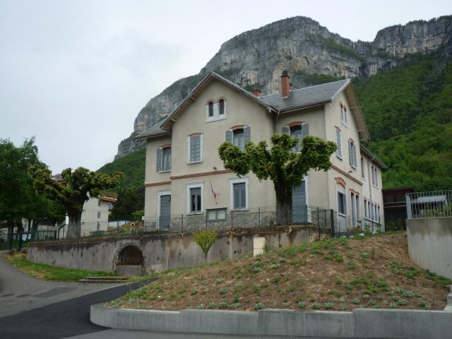 L'école élémentaire de Saint-Jean-d'Arvey.