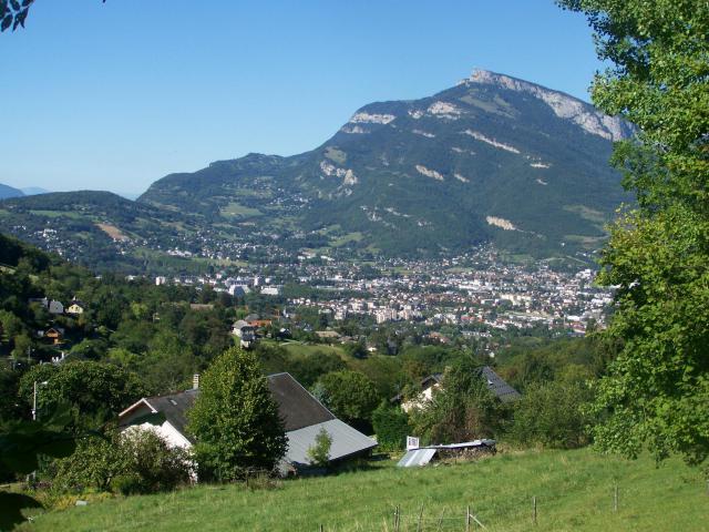 Panoramique des communes de Barberaz et Bassens vues depuis les hauts de Barberaz (hameau de la Lésine) près de Chambéry en Savoie.