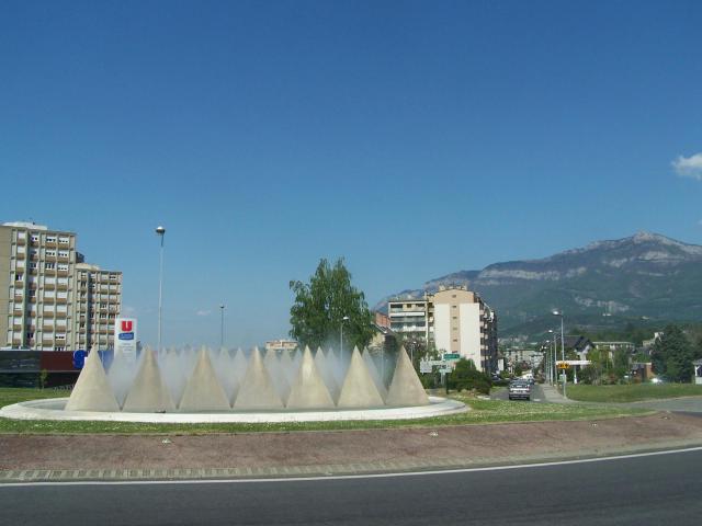 Centre-ville de la commune de Cognin près de Chambéry, en Savoie.