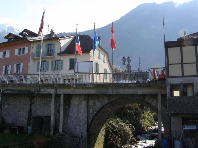 Pont frontière de Saint-Gingolph.