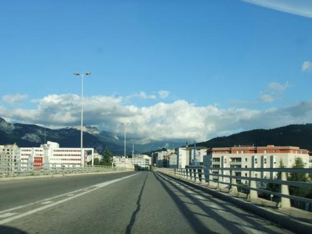 Annecy, auf der Avenue du Rhone ins Zentrum