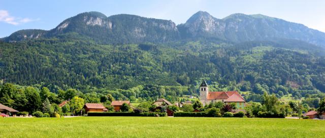 Saint-Laurent (Haute-Savoie, France) est un petit village au pied du Cou.