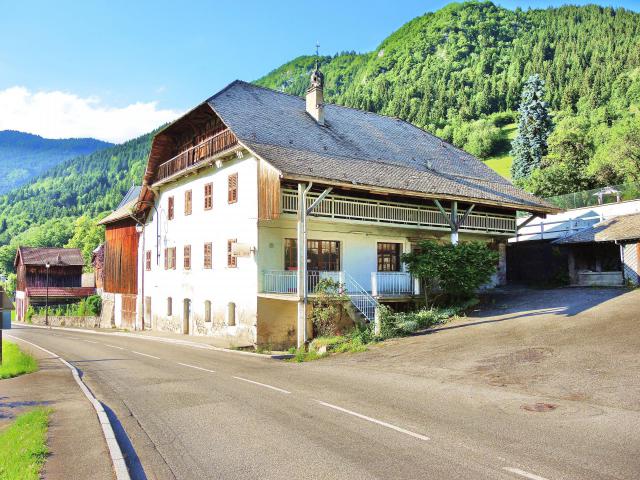 Maison traditionnelle dans le village de Vacheresse.
