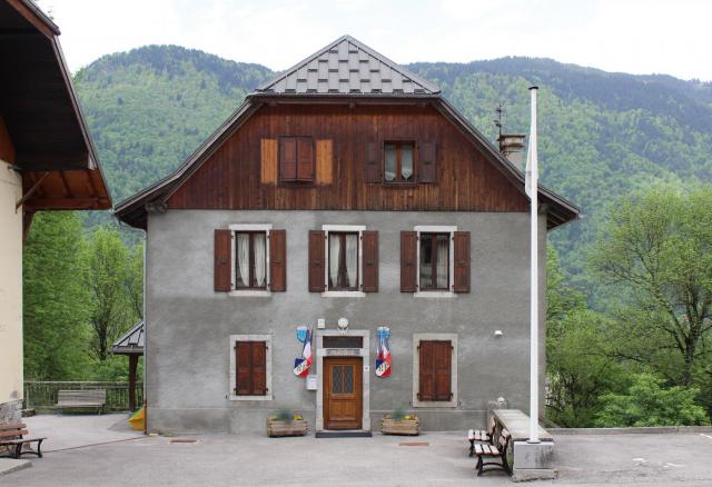 Mairie de La Rivière-Enverse.