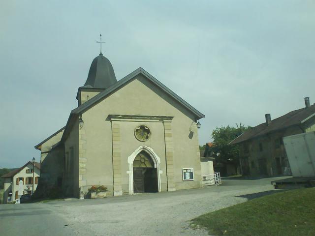 Vue de l'église paroissiale de Desingy