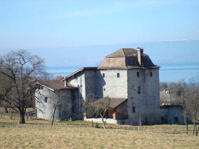 Vue de la maison forte de Chatillon à Lugrin depuis le sud-est.