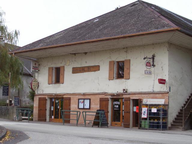 L'Alibi, pub and restaurant of Hery-sur-Alby