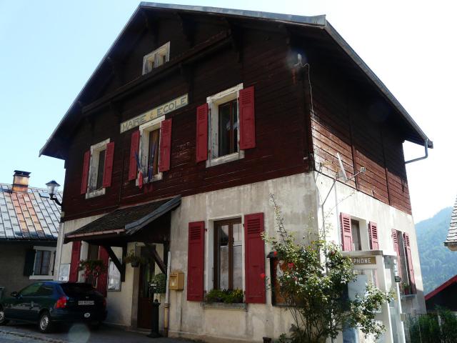Novel : La mairie-école