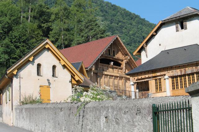 La ferme de Gy (XVIIe siècle) est une ancienne dépendance du château de Gye.
