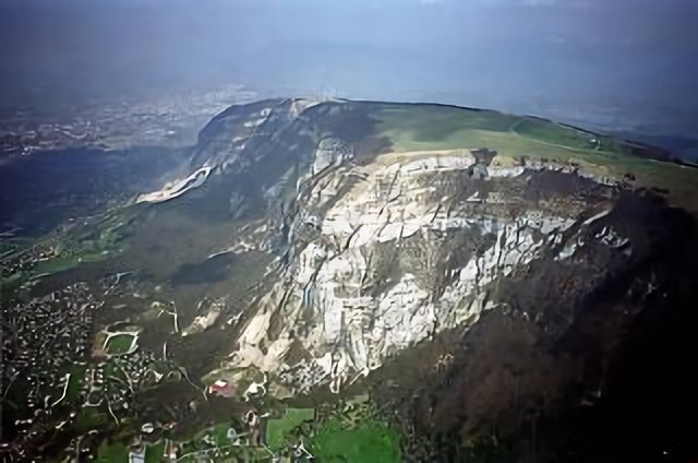 Salève de profil, vu des airs