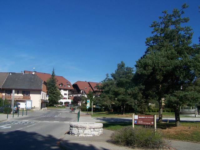 Center of the French and Savoyan commune of Poisy.