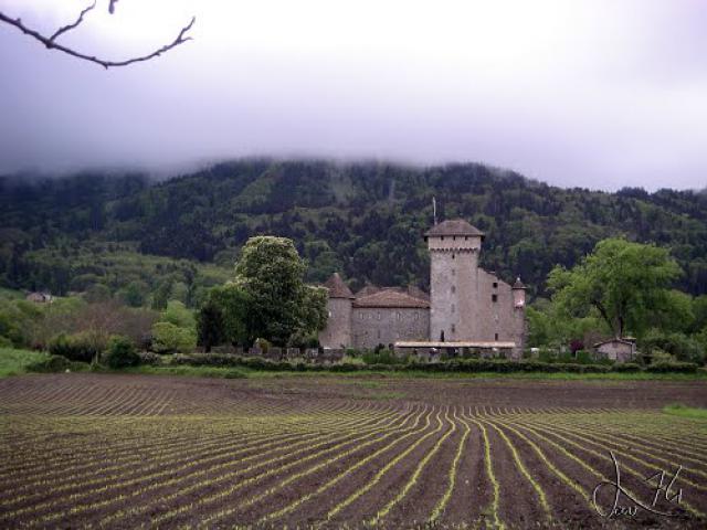 Château d'Avully et Voirons vus de Brenthonne