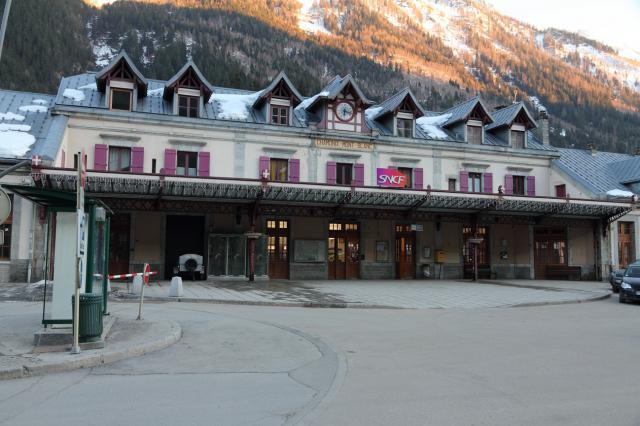 Vue du bâtiment voyageurs de la gare de Chamonix-Mont-Blanc en mars 2012, Rhône-Alpes, France.
