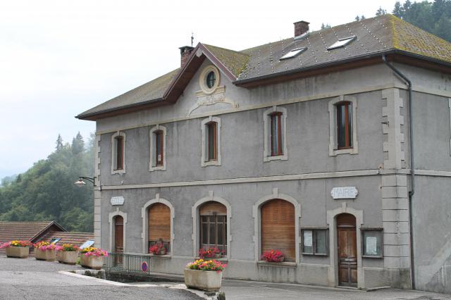 Édifice du XIXe siècle rassemblant l'école et l'ancienne mairie