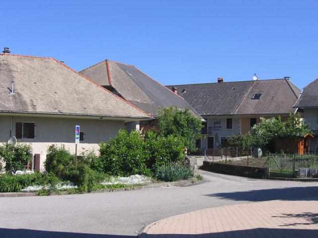 Place de Chainaz Les Frasses en Haute-Savoie