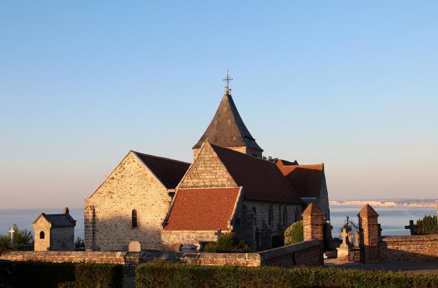 Varengeville-sur-Mer (Seine-Maritime - France), l'église Saint-Valéry (XII/XIXème siècles) et son cimetière marin.