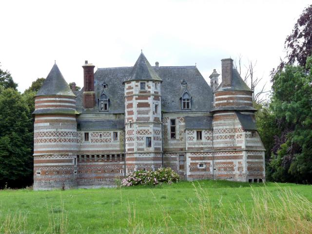 Cet édifice est répertorié dans la base Mérimée, base de données sur le patrimoine architectural français du ministère de la Culture, sous…