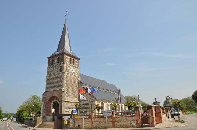 Eglise du Tilleul (Seine-Maritime. A gauche la route d'Etretat)