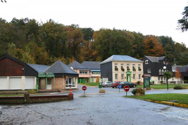 Le centre-bourg de Saint-Laurent-de-Brèvedent.