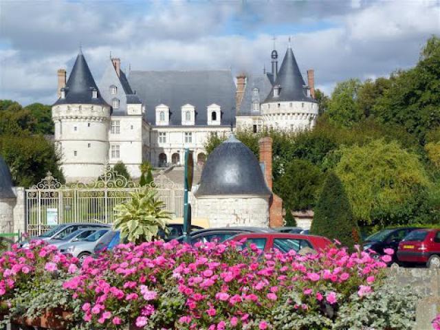 Chateau at Mesnieres En Bray