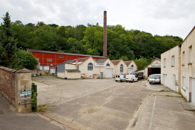 Cheminée de l’ancienne usine Thirion-Lacassaigne chemin du Moulin à Saint-Aubin-Épinay