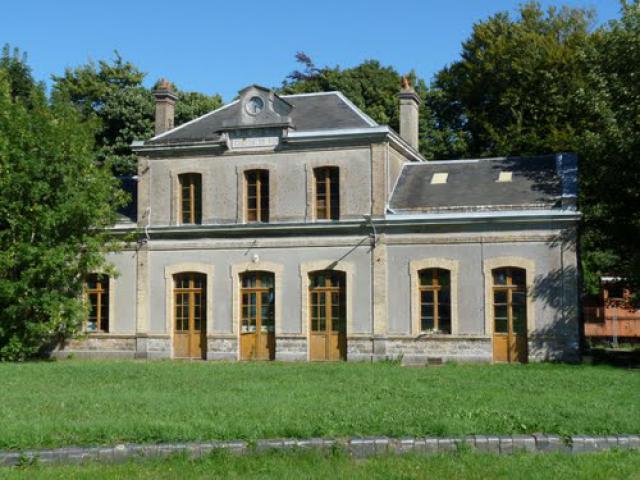 France: Les Ifs - La gare abandonnée