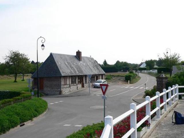 Anglesqueville-l'Esneval - Rue du bourg