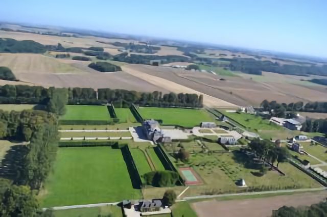 Cet édifice est répertorié dans la base Mérimée, base de données sur le patrimoine architectural français du ministère de la Culture, sous…