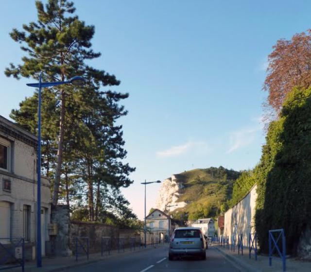 FRANCE, Belbeuf: N15 le long de la Seine, direction Amreville-la-Mi-Voie, France