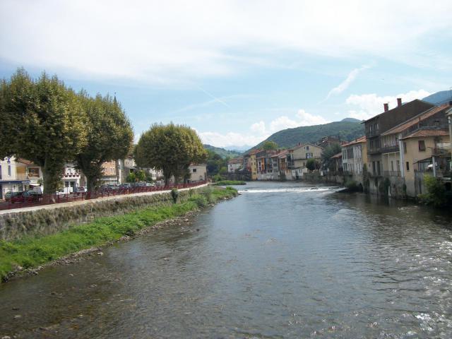 La rivière Salat traversant la ville